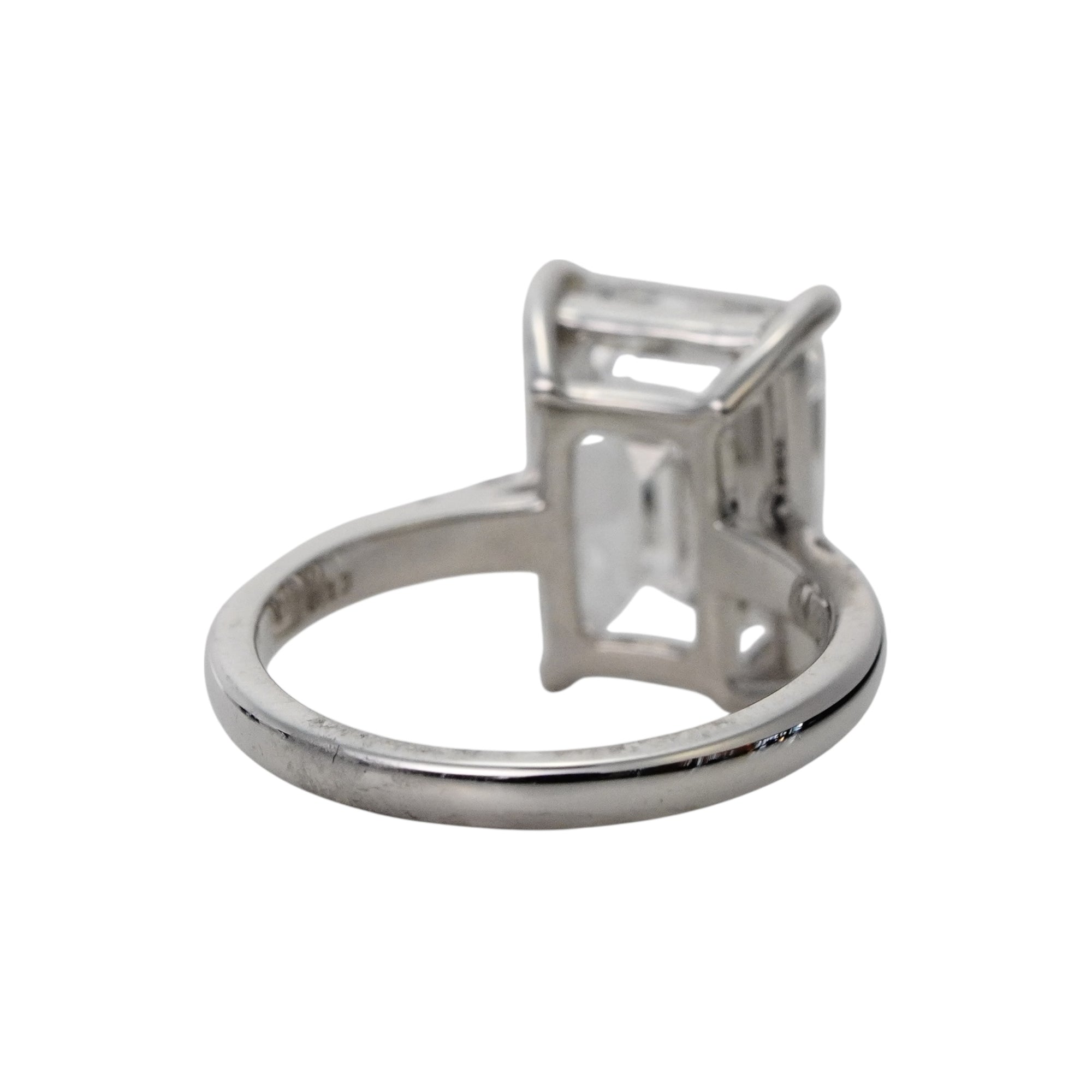 5ct エメラルドカットダイヤモンドリング