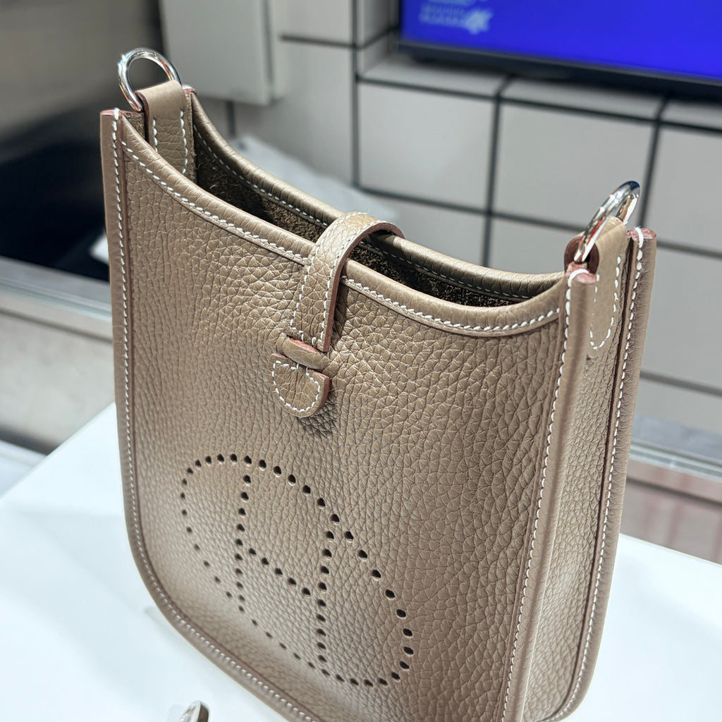 HERMES エルメス エヴリン TPM トリマン・クレヨン エトゥープ G刻印 シルバー金具