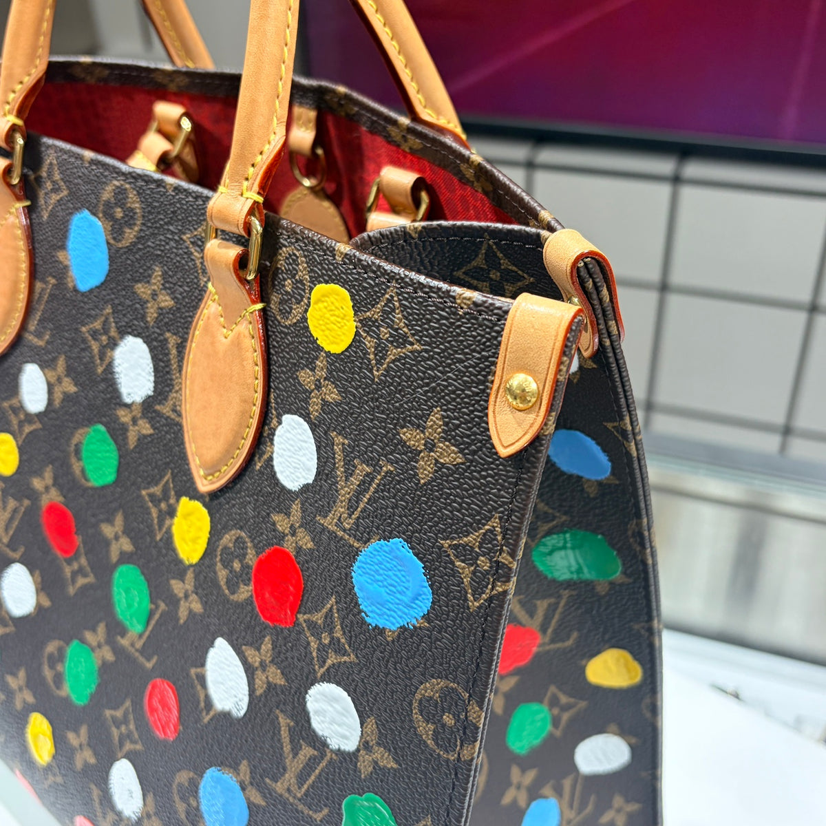 LOUIS VUITTON ルイヴィトン LV×YK オンザゴー MM ペインティッド ドット
