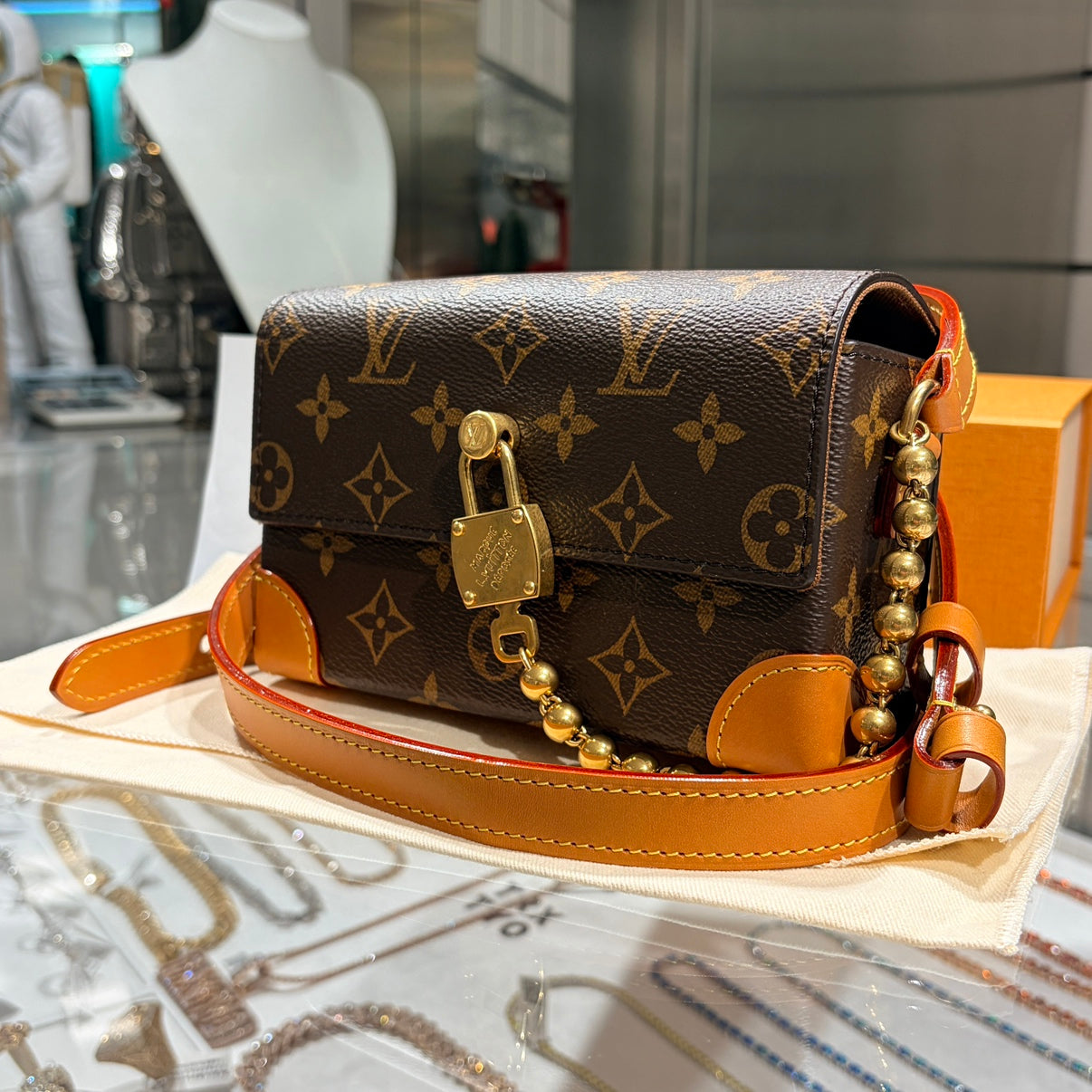 LOUIS VUITTON ルイヴィトン スティーマー・ウェアラブル ウォレット モノグラム・アーカイブ M14738