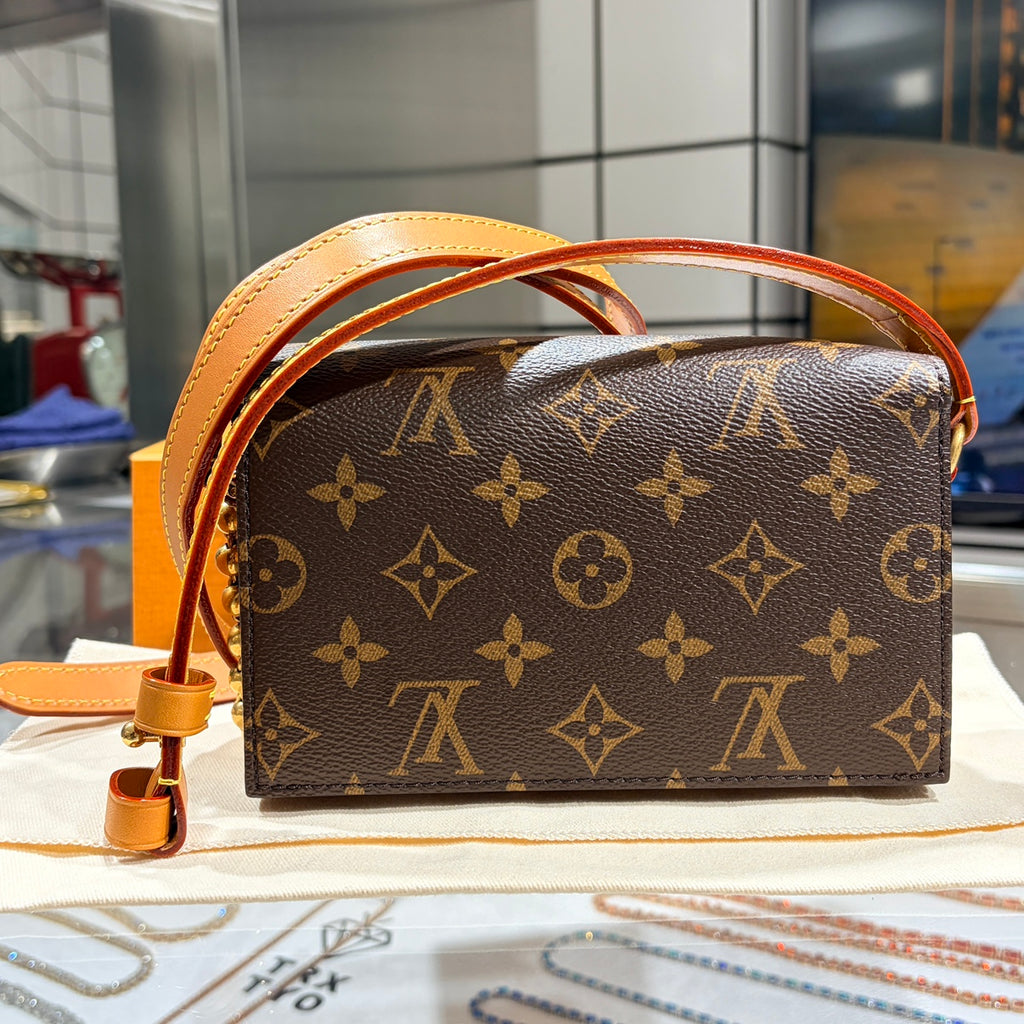 LOUIS VUITTON ルイヴィトン スティーマー・ウェアラブル ウォレット モノグラム・アーカイブ M14738
