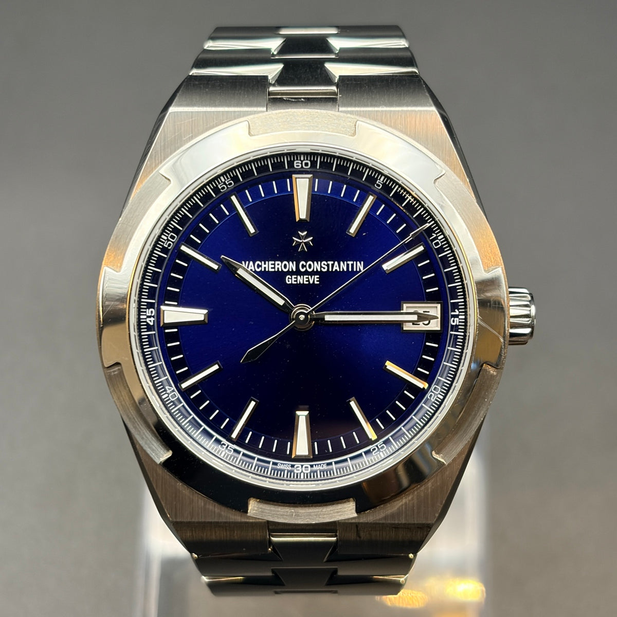 VACHERON CONSTANTIN ヴァシュロン・コンスタンタン オーヴァーシーズ 4520V/210A-B128