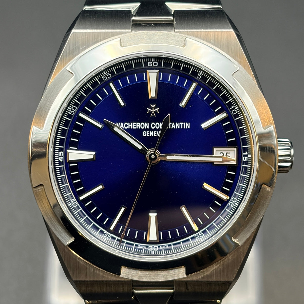 VACHERON CONSTANTIN ヴァシュロン・コンスタンタン オーヴァーシーズ 4520V/210A-B128