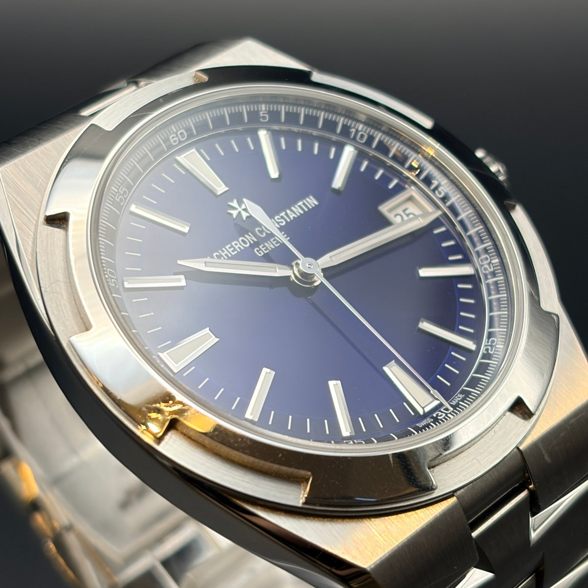 VACHERON CONSTANTIN ヴァシュロン・コンスタンタン オーヴァーシーズ 4520V/210A-B128