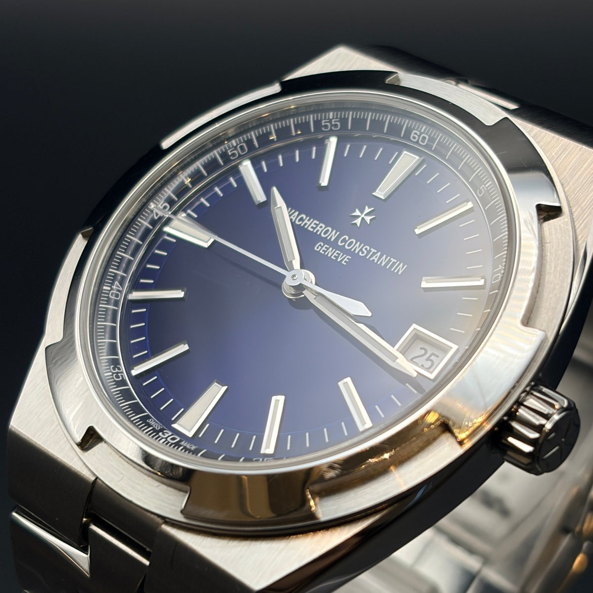 VACHERON CONSTANTIN ヴァシュロン・コンスタンタン オーヴァーシーズ 4520V/210A-B128