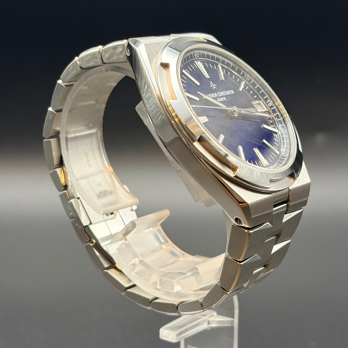VACHERON CONSTANTIN ヴァシュロン・コンスタンタン オーヴァーシーズ 4520V/210A-B128