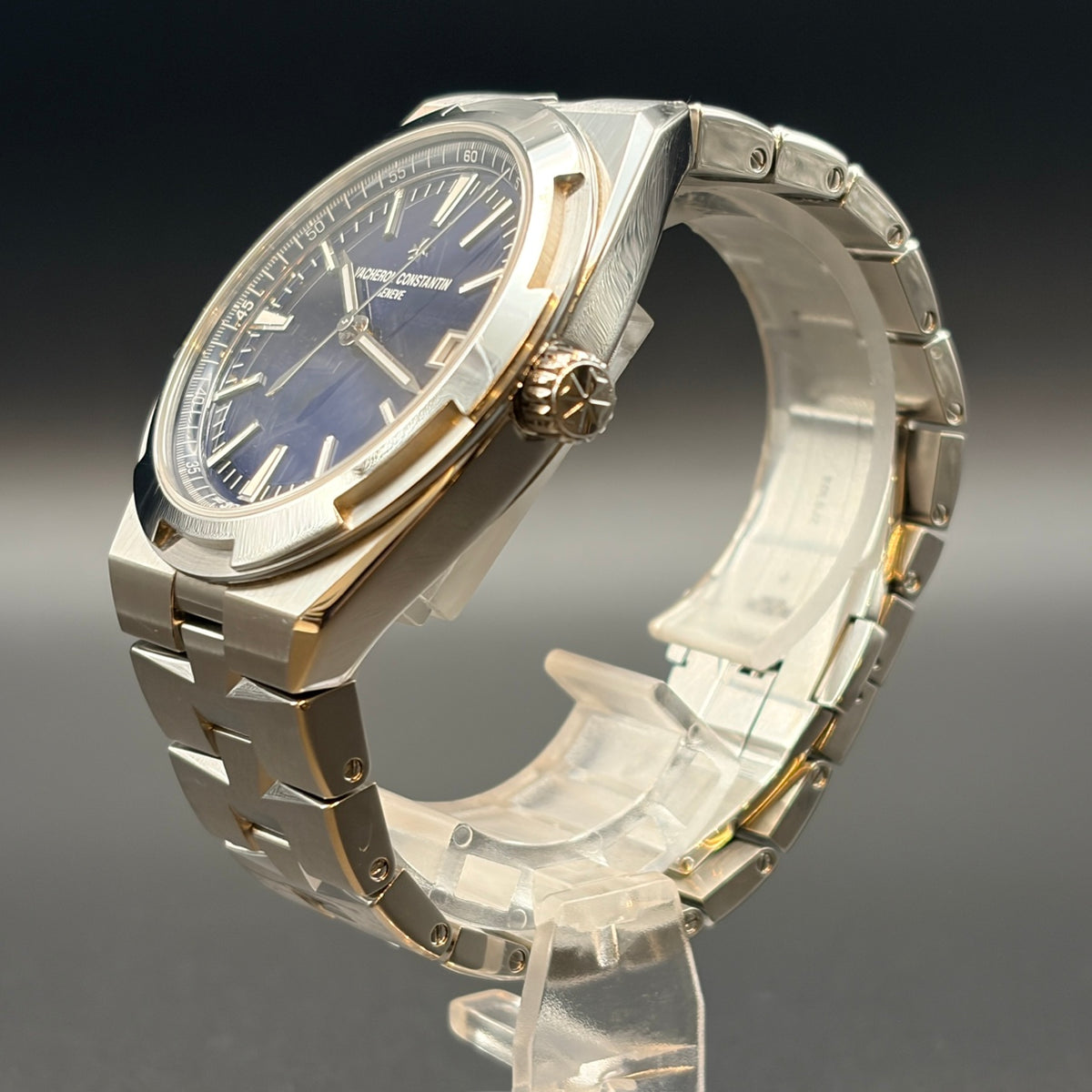 VACHERON CONSTANTIN ヴァシュロン・コンスタンタン オーヴァーシーズ 4520V/210A-B128