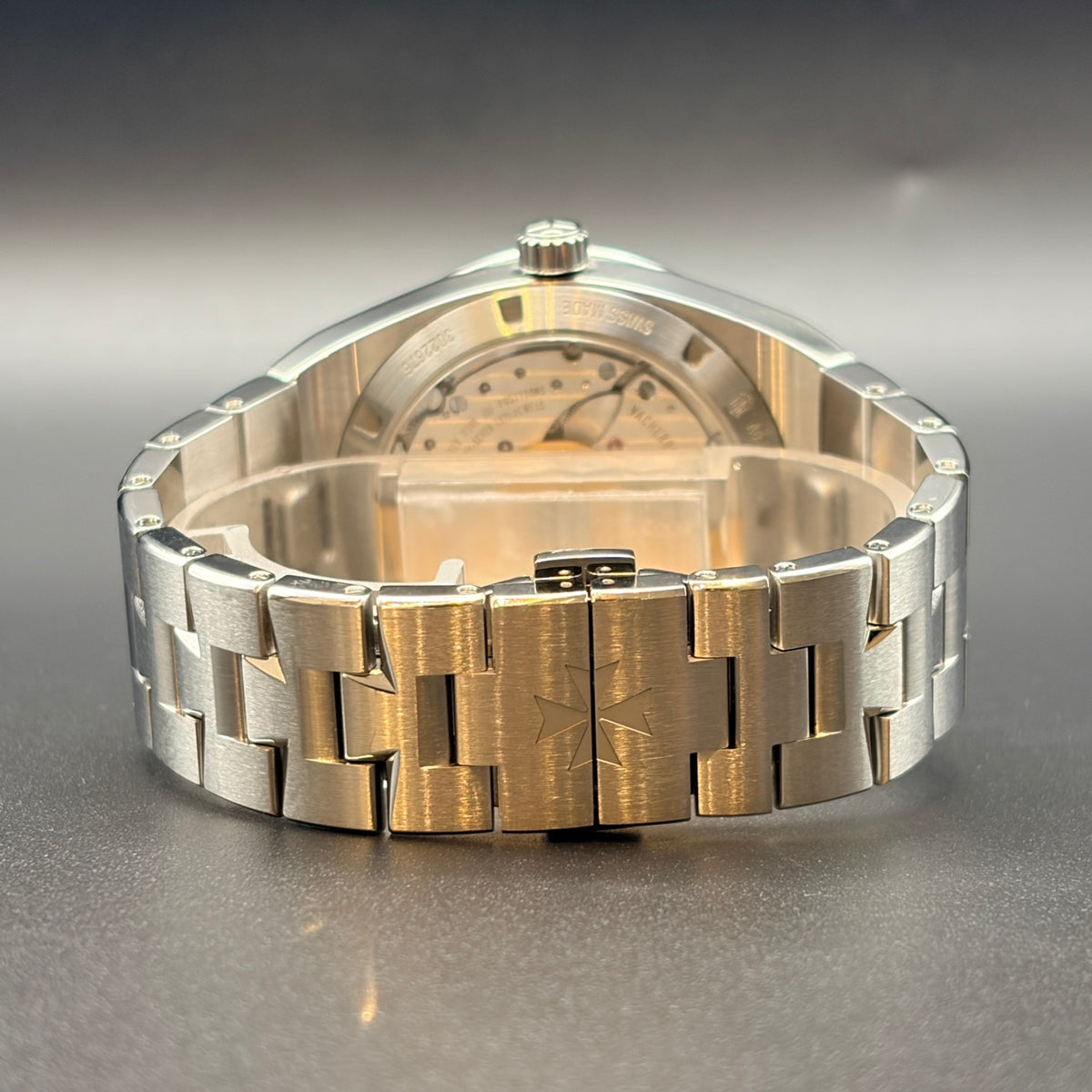 VACHERON CONSTANTIN ヴァシュロン・コンスタンタン オーヴァーシーズ 4520V/210A-B128