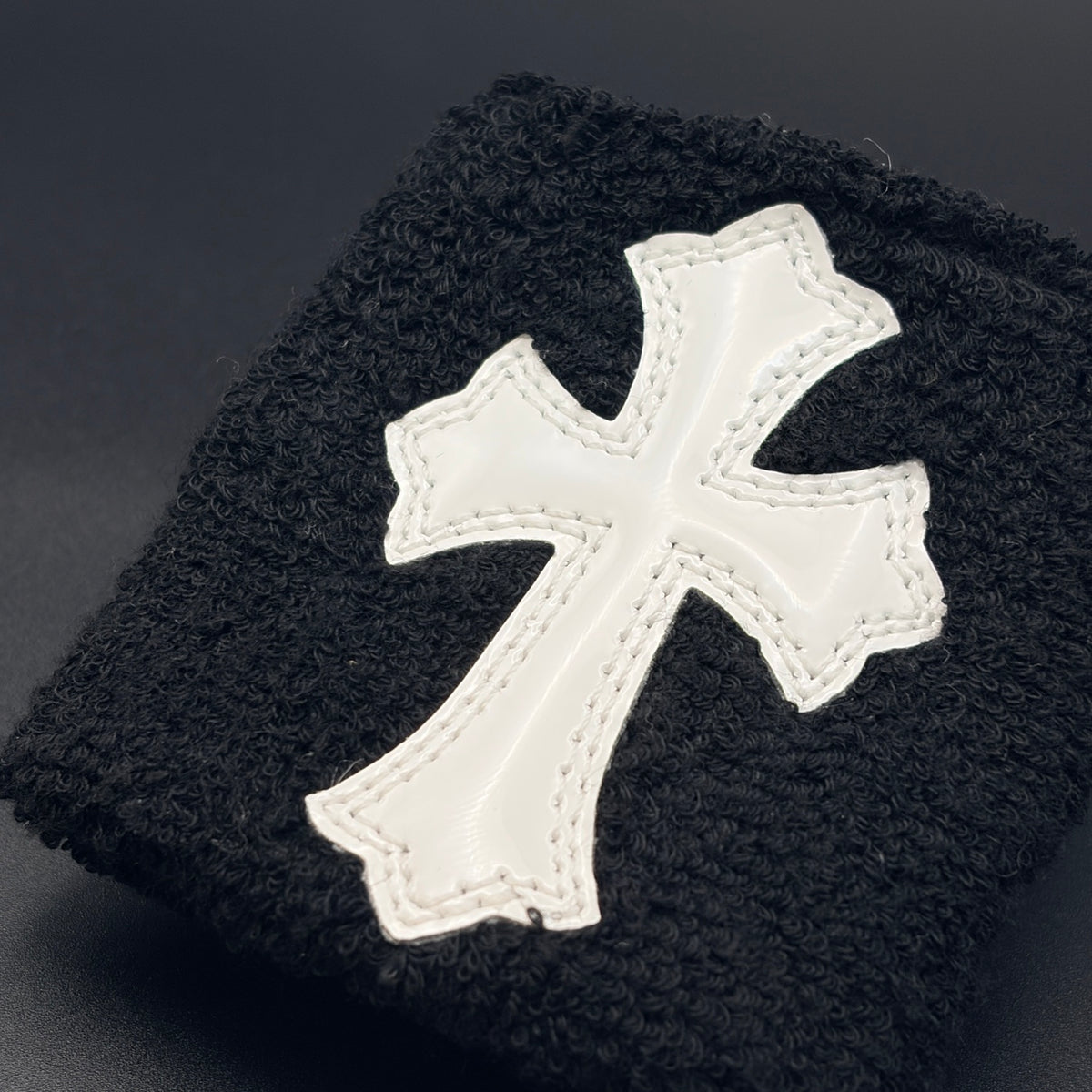 CHROME HEARTS クロムハーツ リストバンド クロスパッチ ブラック パテントレザー