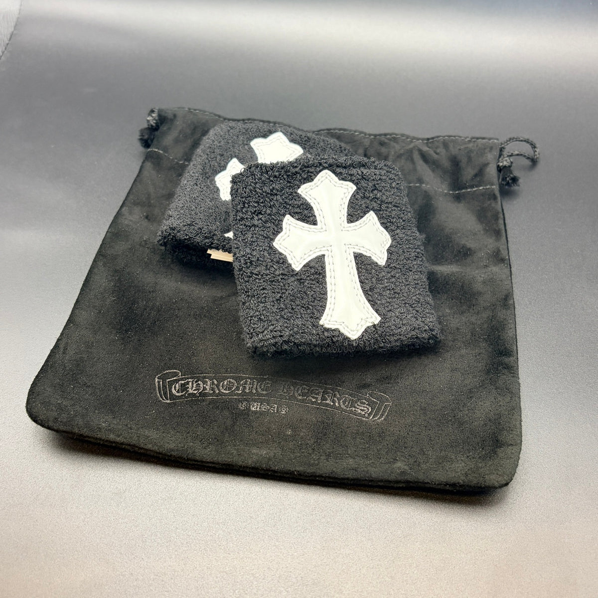 CHROME HEARTS クロムハーツ リストバンド クロスパッチ ブラック パテントレザー